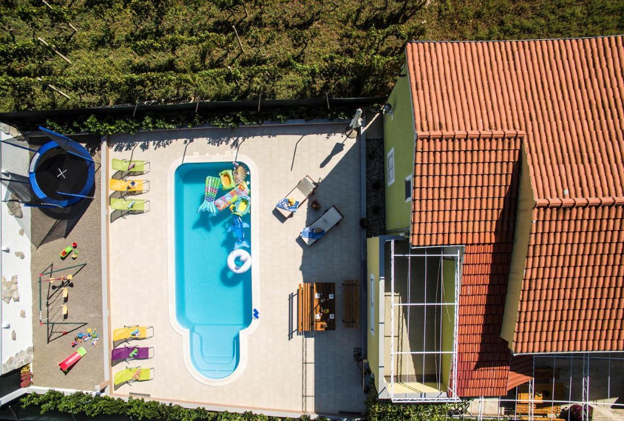 Holiday Residence Maja Katuni Eksteriør billede